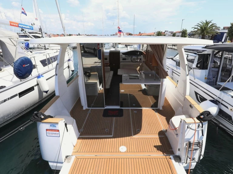 Noleggio barche Zaravecchia (Biograd) economico Greenline 33