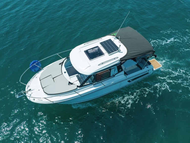 Noleggio Barca a motore Jeanneau con patente nautica