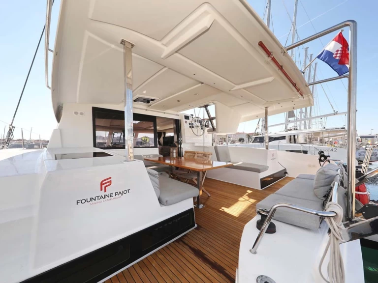 Noleggio barche Fountaine Pajot Lucia 40 a Pola su Samboat