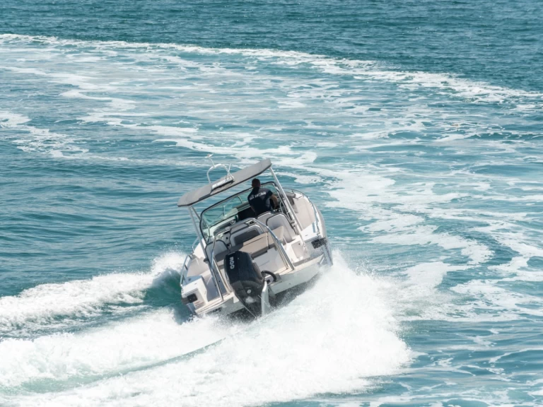 Noleggio Barca a motore Axopar con patente nautica