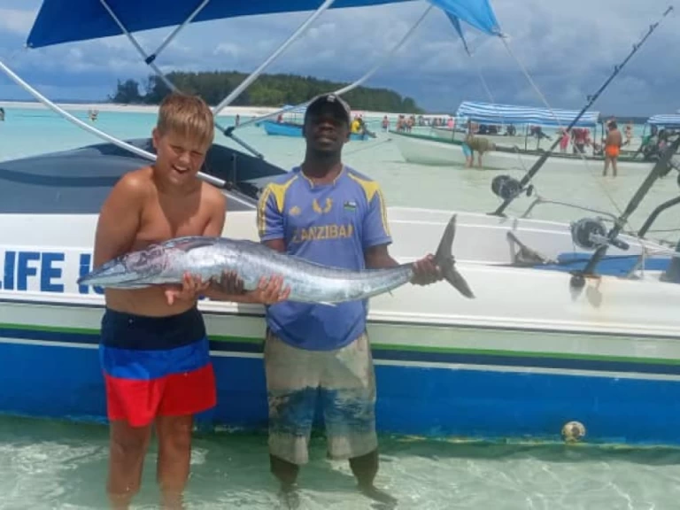 Chris Craft Calypso 26 Chris Craft Calypso 26 da affittare a  Pwani Mchangani