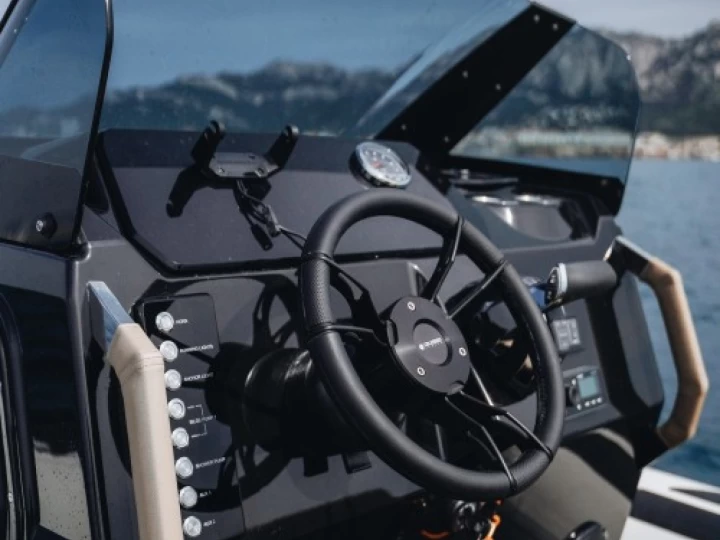 Noleggiare una Brig Eagle 8 a Marsiglia