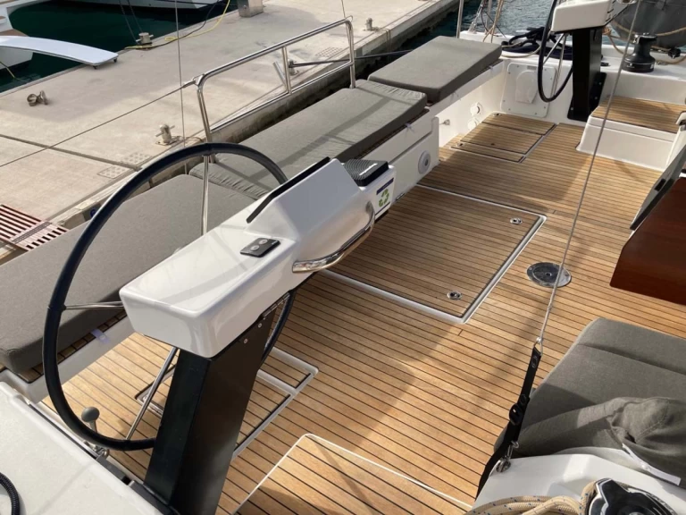 Noleggio Barca a vela con o senza skipper Dufour a Trogir