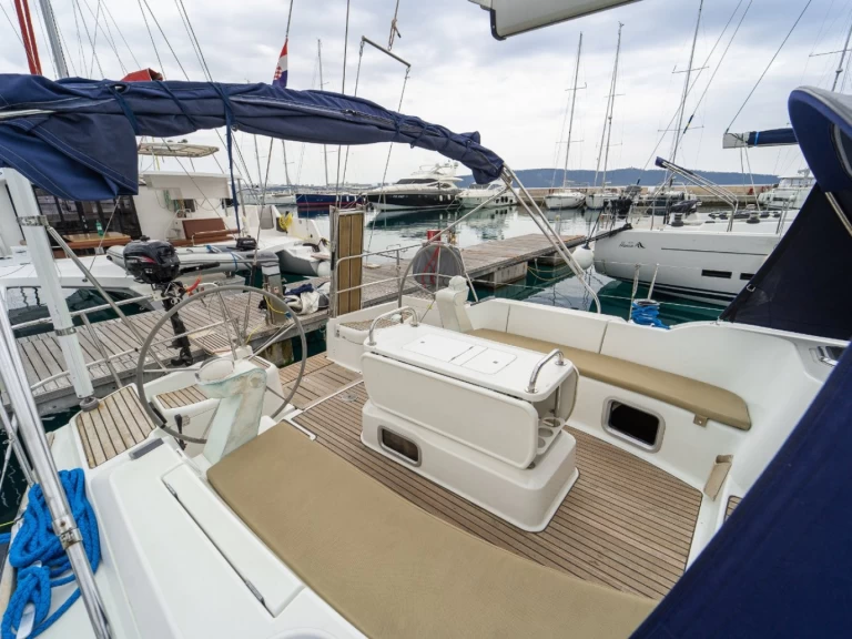 Barca a vela a noleggio a Castelli al miglior prezzo