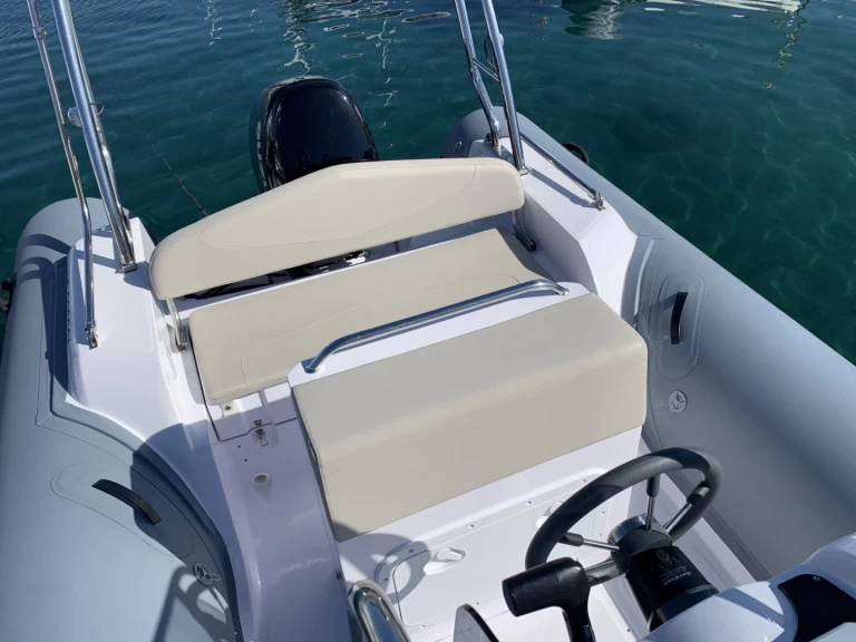 Noleggio Gommone Capelli con patente nautica