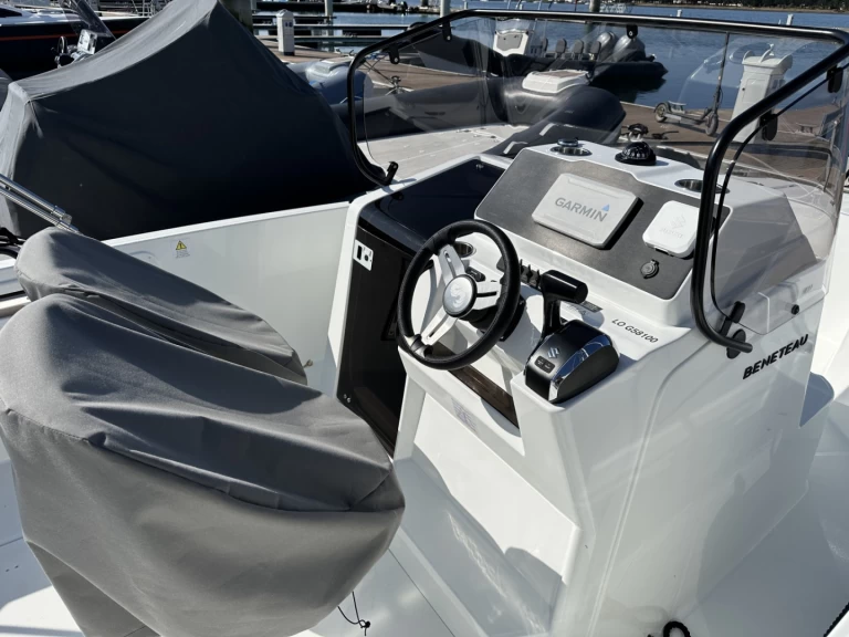 Noleggio Barca a motore Bénéteau con patente nautica