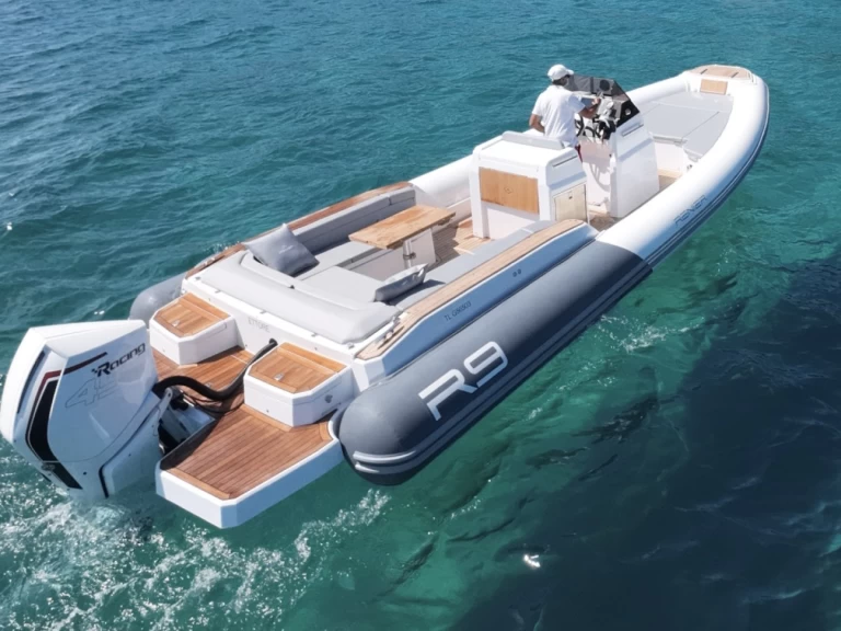 Renier Renier R9 Tourer da affittare a  Le Lavandou