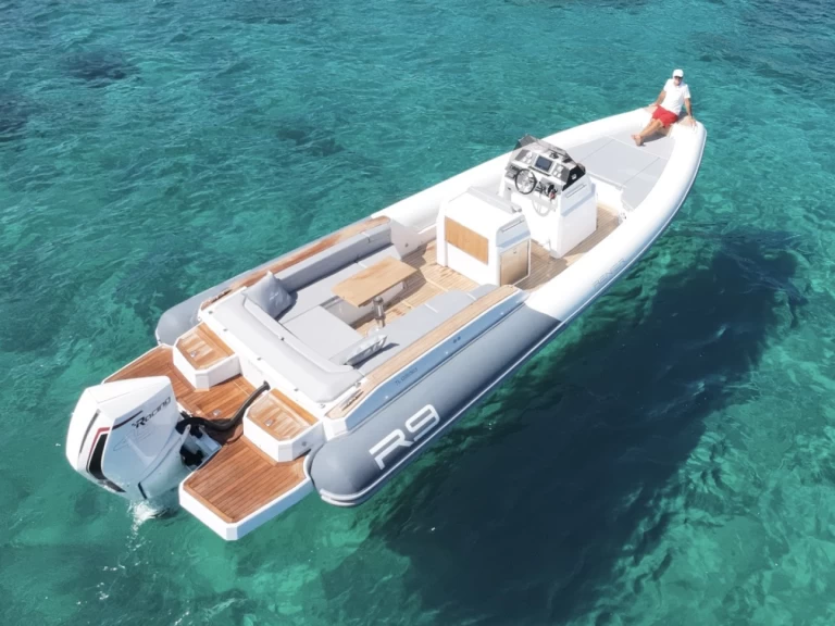 Noleggiare una Renier Renier R9 Tourer a Le Lavandou