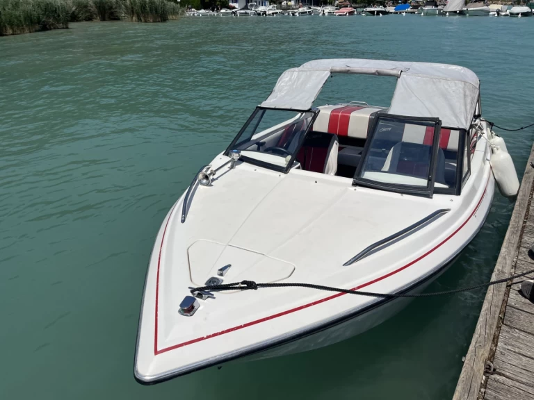 Barca a motore a noleggio a Sevrier al miglior prezzo