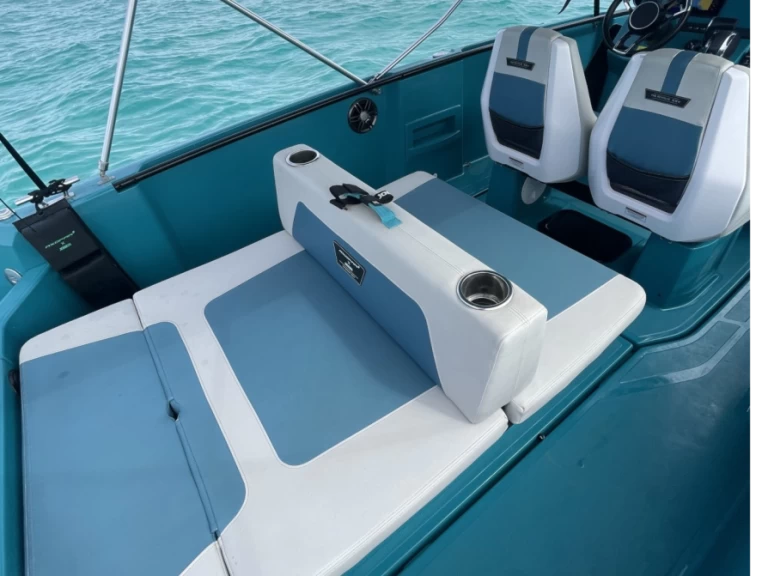 Noleggio Barca a motore Axopar con patente nautica