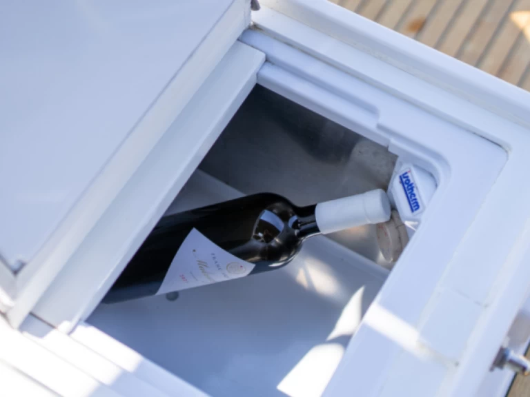 Noleggio barche Elan Impression 45.1 a Castelli su Samboat