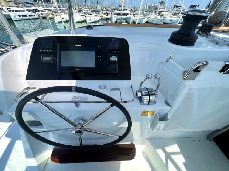 Catamarano a noleggio a Castelli al miglior prezzo