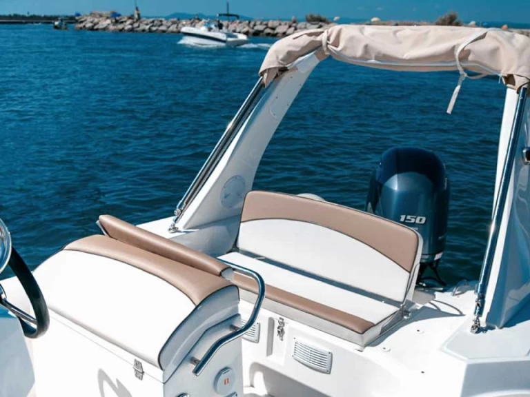 Gommone a noleggio a Roses al miglior prezzo