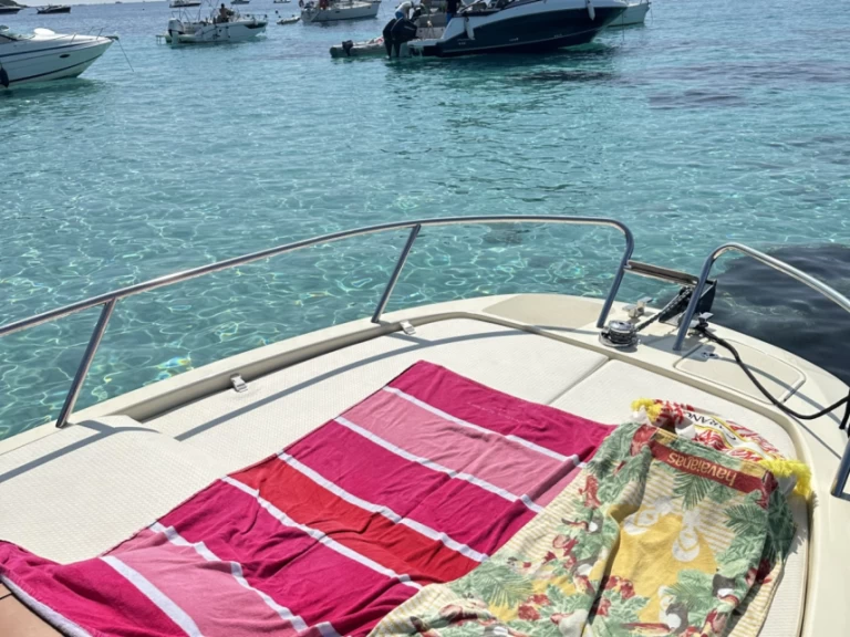 Noleggio barche Invictus  Invictus 240 CX a Mandelieu-la-Napoule su Samboat