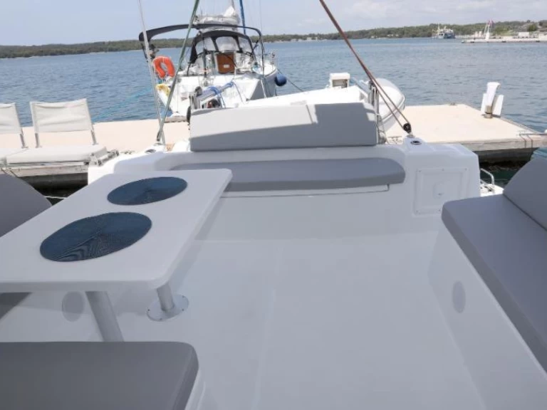 Noleggiare una Excess Excess 11 a Pola