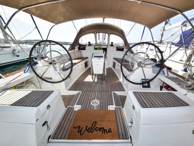 Noleggio Barca a vela Jeanneau con patente nautica