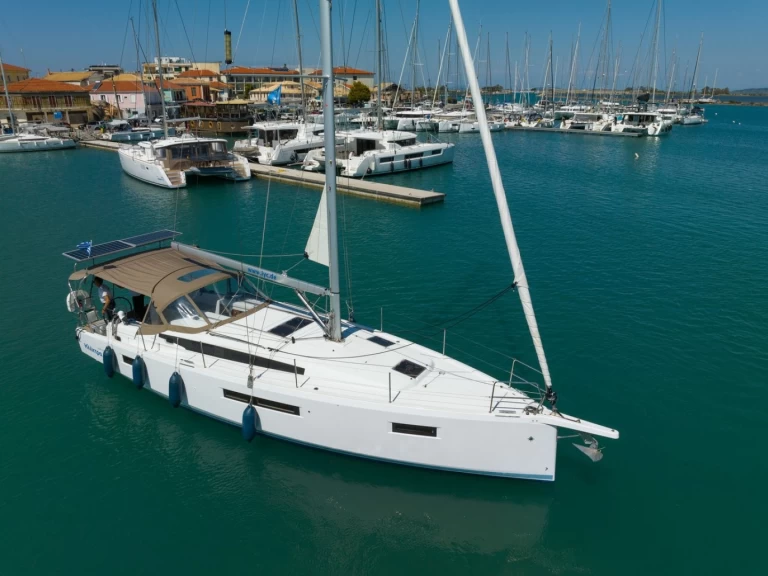 Noleggiare una Jeanneau Sun Odyssey 410 a Lefkáda
