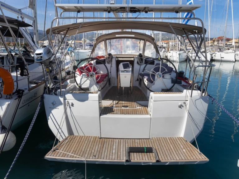 Noleggiare una Jeanneau Sun Odyssey 419 a Lefkáda