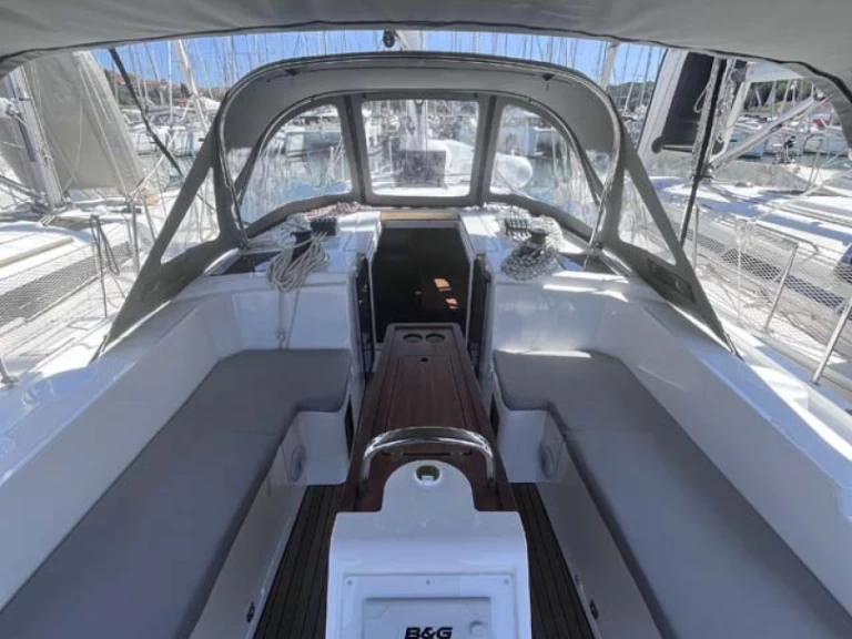 Noleggio barche Pola economico Bavaria C38