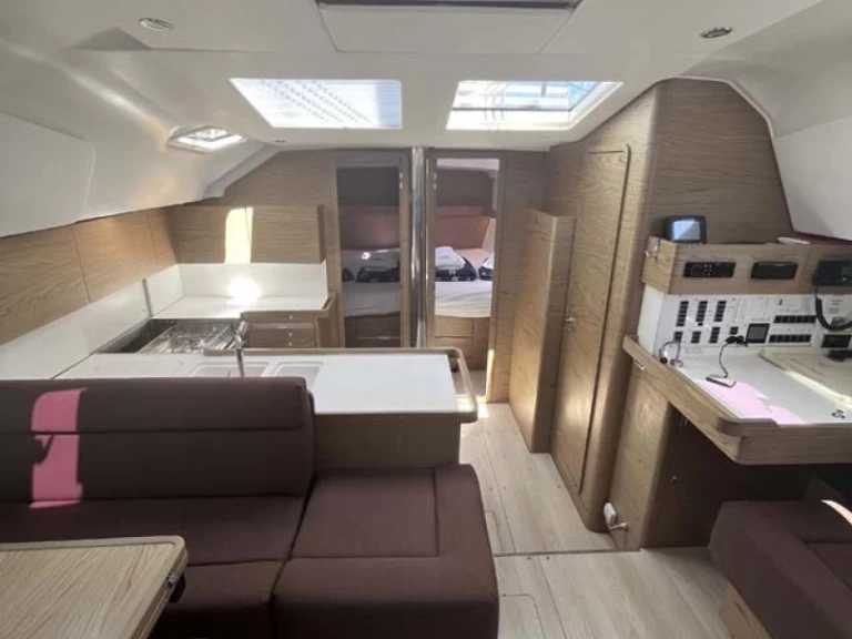 Noleggio barche Elan Impression 50 a Pola su Samboat