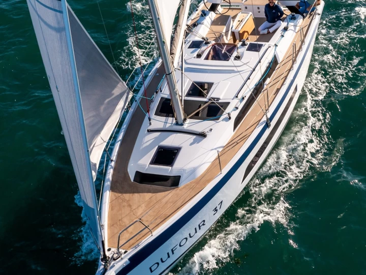 Noleggiare una Dufour Dufour 37 a Blue Lagoon Marina