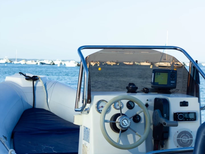 Noleggio Gommone Joker Boat con patente nautica