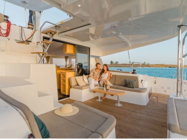 Noleggio Catamarano Lagoon con patente nautica