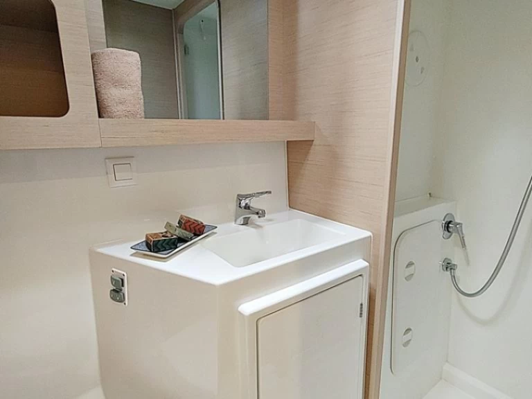 Noleggio barche Rogosnizza economico Lagoon 42