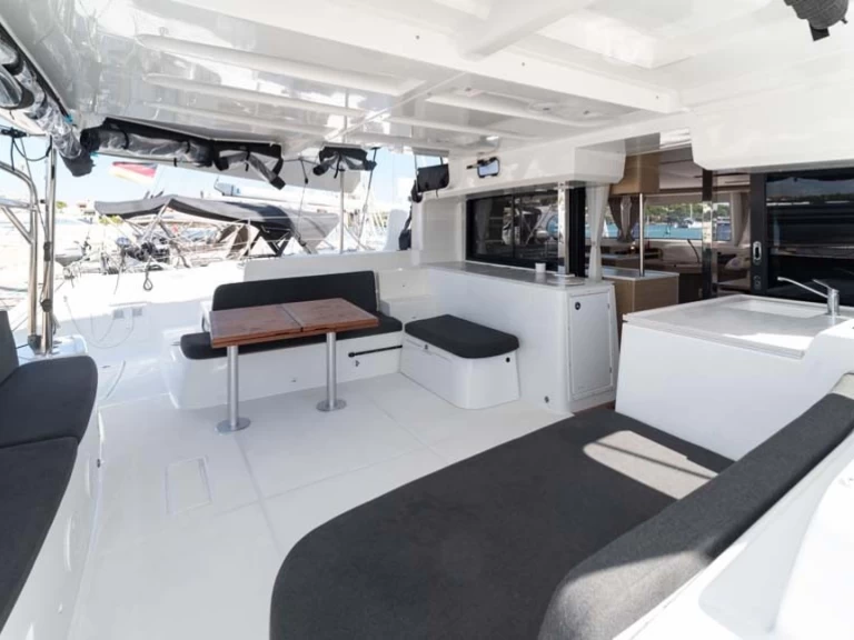 Noleggiare una Lagoon Lagoon 46 a Portocolom