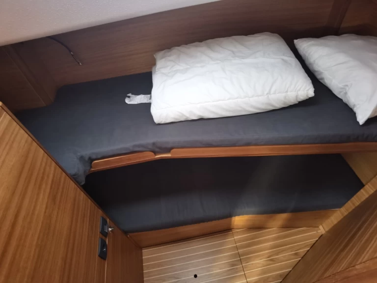 Noleggio Barca a vela Elan con patente nautica