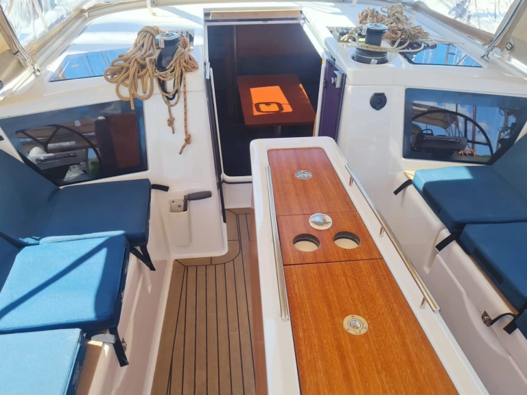 Noleggio Barca a vela a Pola – Dufour Dufour 390