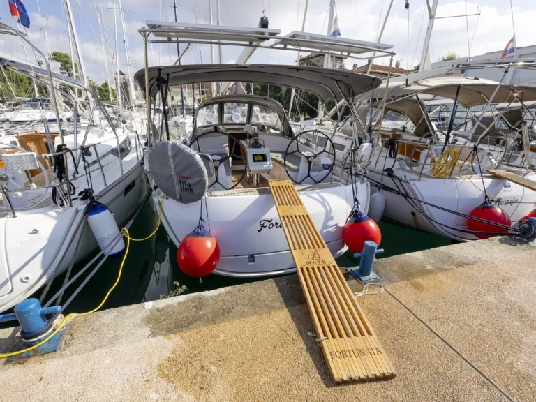 Noleggio a Zara – Bavaria Bavaria Cruiser 37 Style su SamBoat