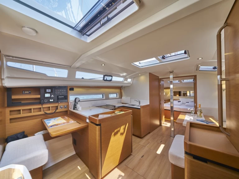 Noleggio Barca a vela Jeanneau con patente nautica