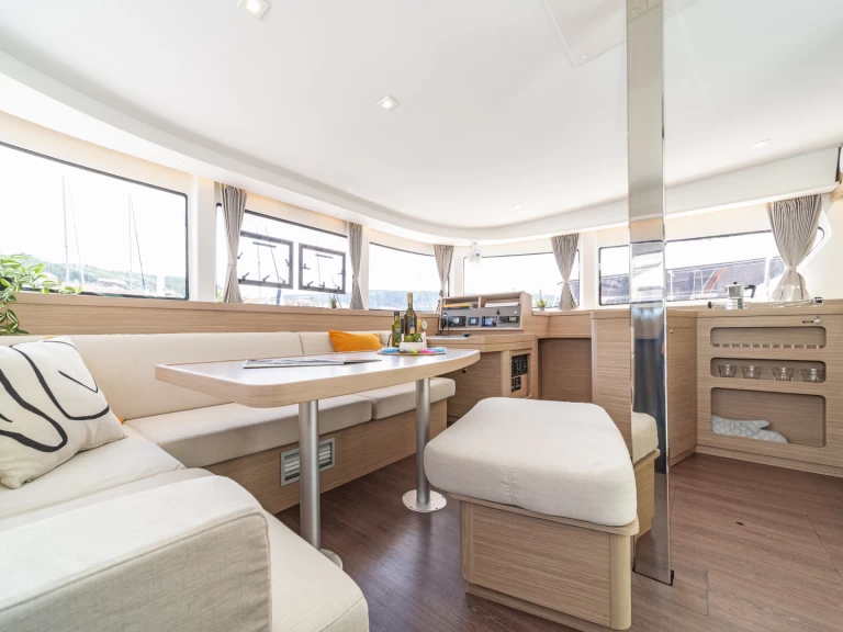 Catamarano a noleggio a Scardona al miglior prezzo