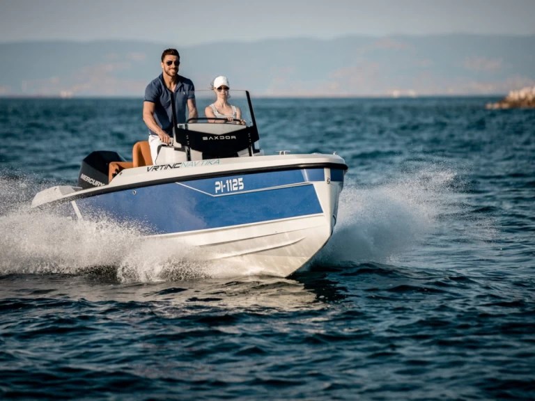 Noleggio Barca a motore Saxdor con patente nautica