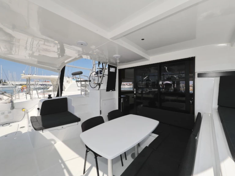 Noleggio Catamarano Lagoon con patente nautica