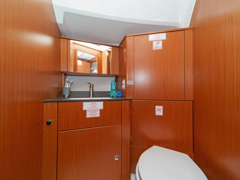 Noleggiare una Bavaria Cruiser 41 a Álimos