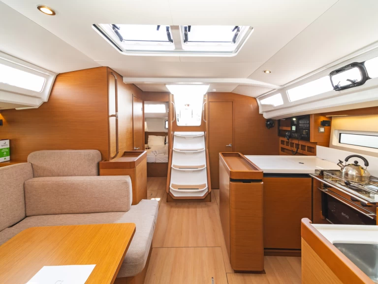 Noleggiare una Jeanneau Sun Odyssey 440 a Skiathos