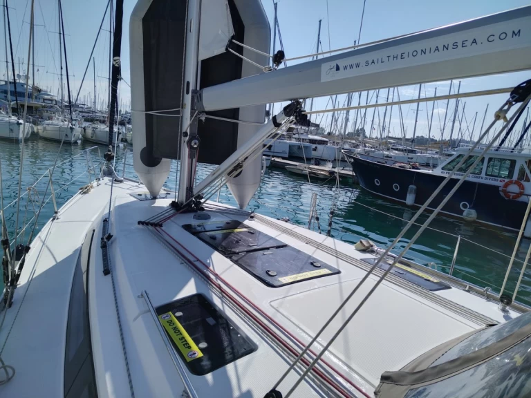 Bavaria Cruiser 37 da affittare a  Gouviá