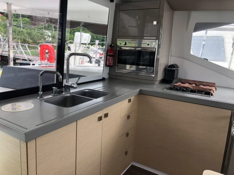 Catamarano a noleggio a Saint George's al miglior prezzo