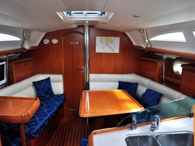 Noleggio Barca a vela Jeanneau con patente nautica