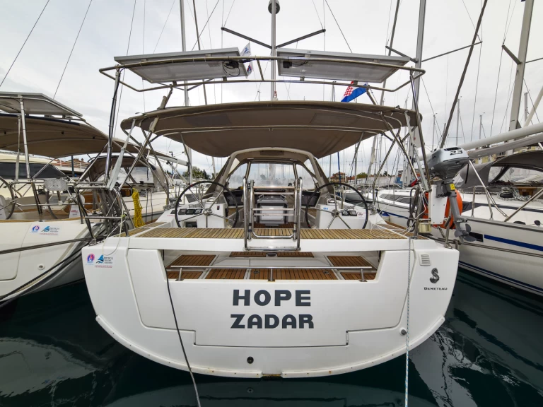 Bénéteau Oceanis 41 da affittare a  Zara