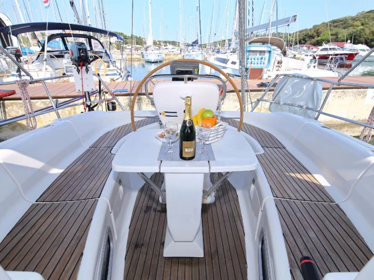 Barca a vela a noleggio a Pola al miglior prezzo