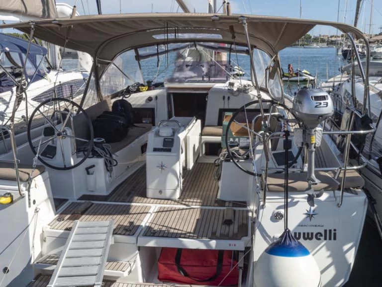 Noleggio Barca a vela Jeanneau con patente nautica