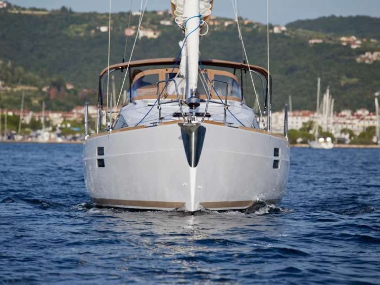 Noleggiare una Elan Impression 35 a Castelli