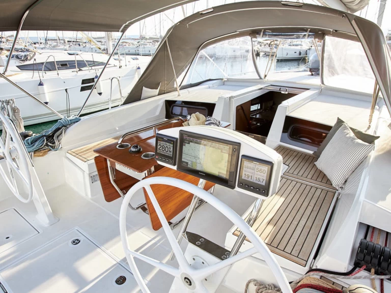 Noleggio barche Bénéteau Oceanis 46.1 a Castelli su Samboat