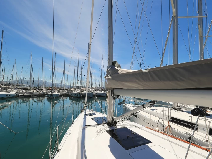 Noleggio Barca a vela a Castelli – Hanse Hanse 388