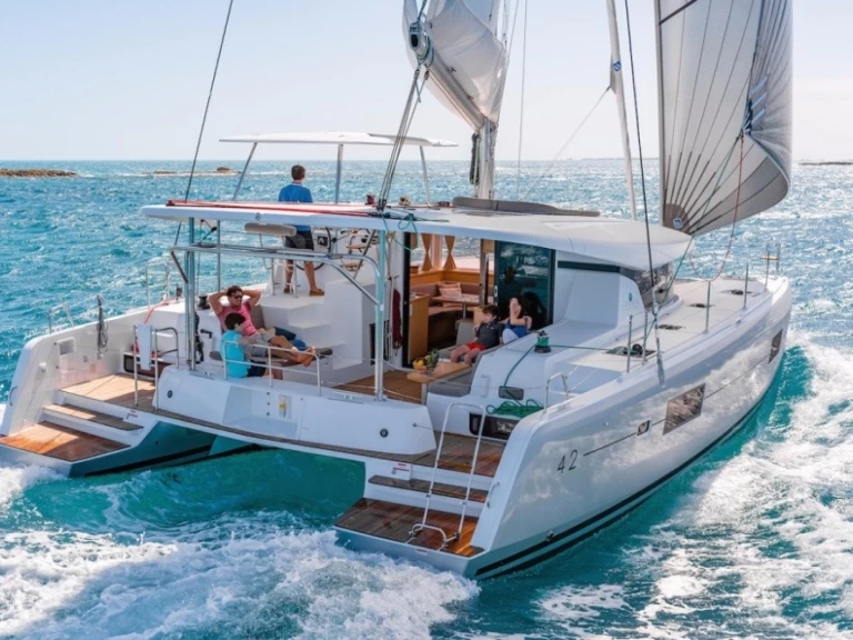Catamarano a noleggio a Anse Marcel al miglior prezzo