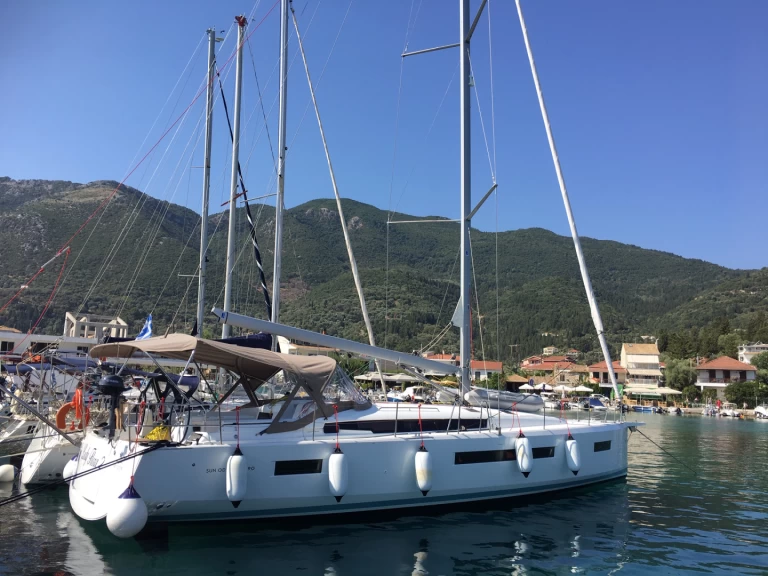 Noleggio Barca a vela a Nikiána – Jeanneau Sun Odyssey 490