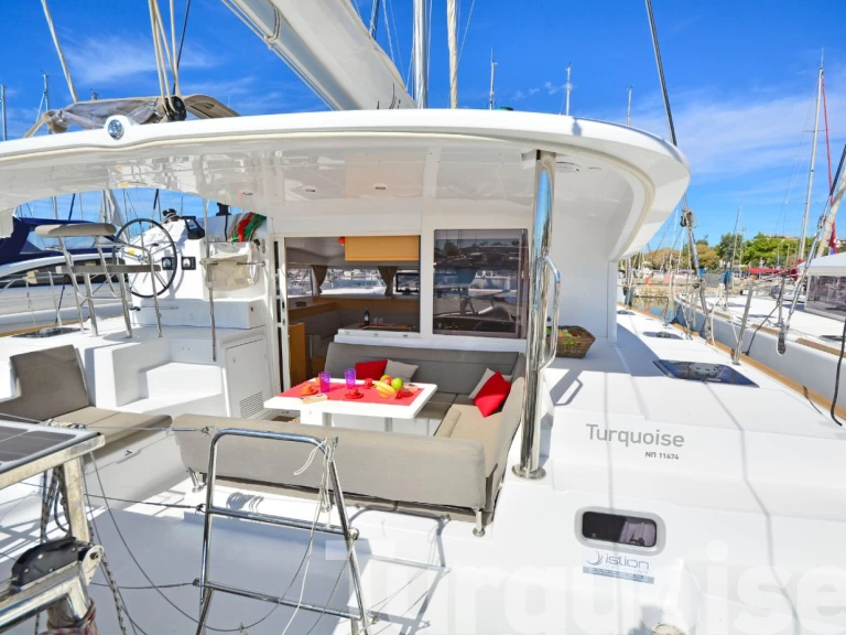 Noleggiare una Lagoon Lagoon 400 S2 a Lávrio